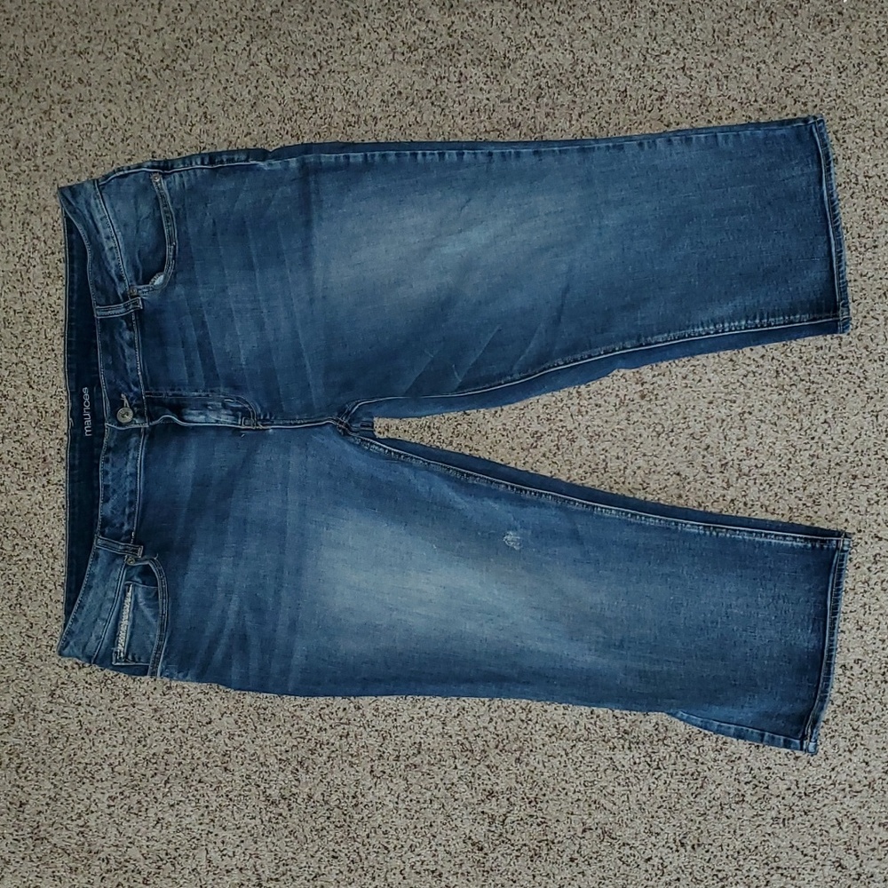 Maurices Designer Back Pockets Stretch Denim Blue Jean Cropped Jeans/ Shorts